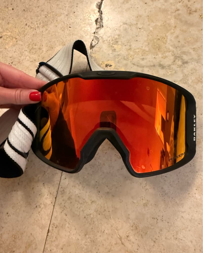Oakley Ski Goggles for the Slopes - Image 6