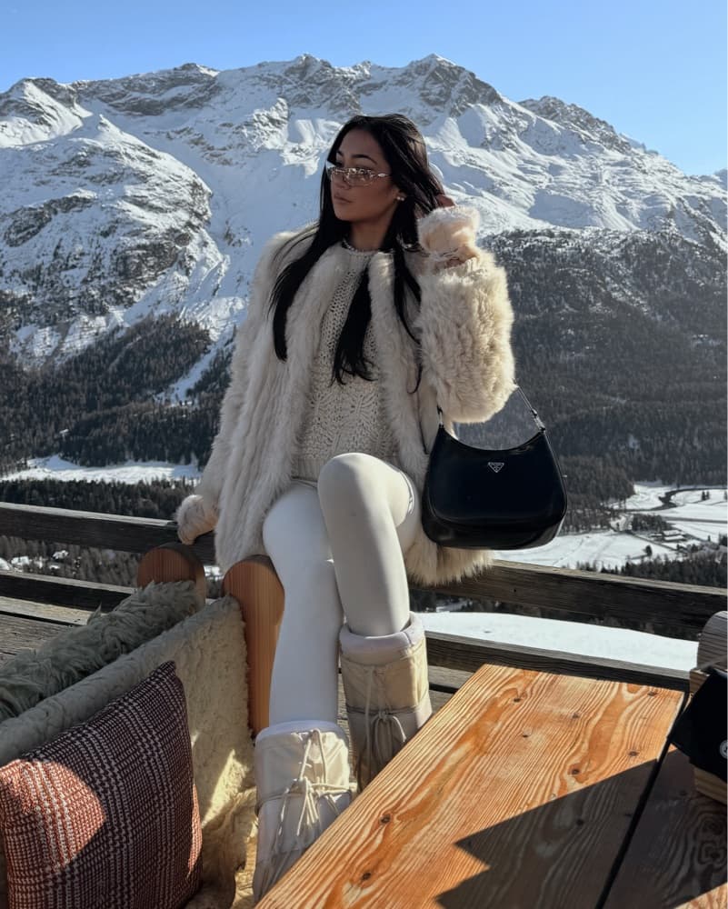 WHITE FUR COAT - Image 1