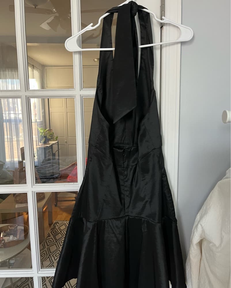 Chic Taffeta Halter Dress - Image 3