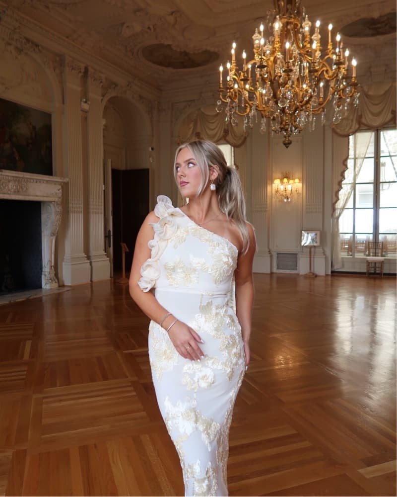 Elegant One-Shoulder Floral Embellished Gown - Image 3
