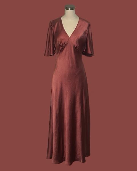 Luxurious Burgundy Midi Dress - Image 1