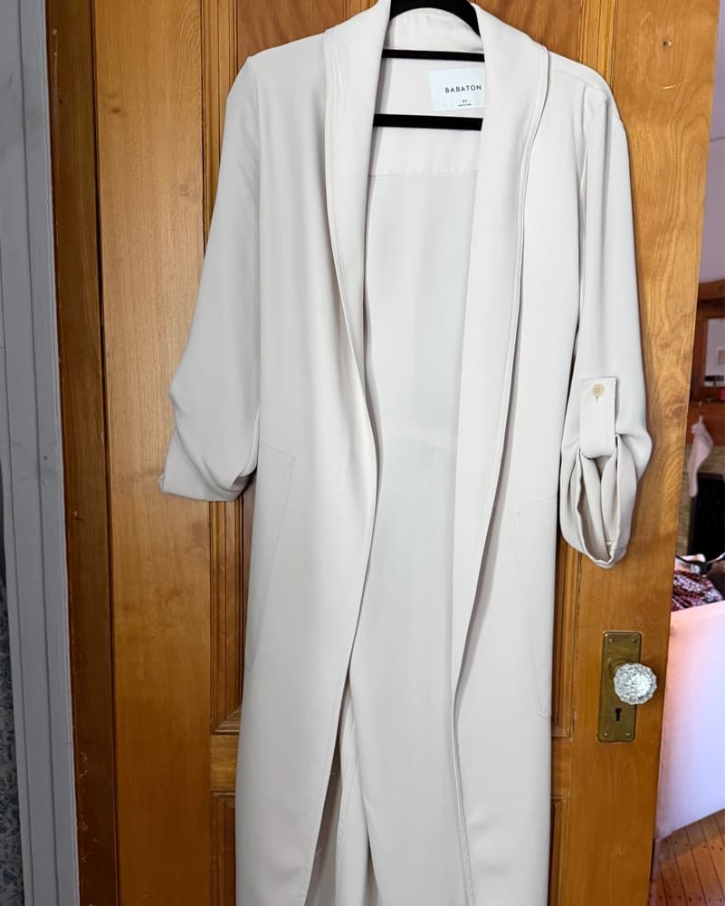 Aritzia Babaton Kahlo Robe - Image 2