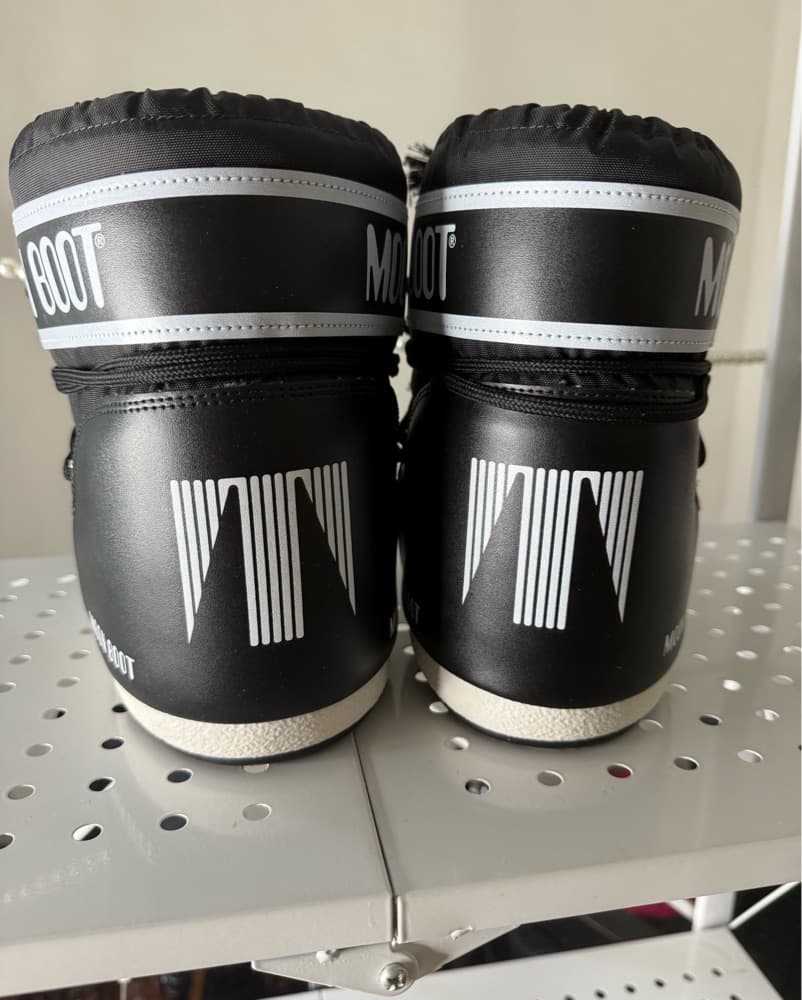 Moon Boot Low Black Icon - Image 2