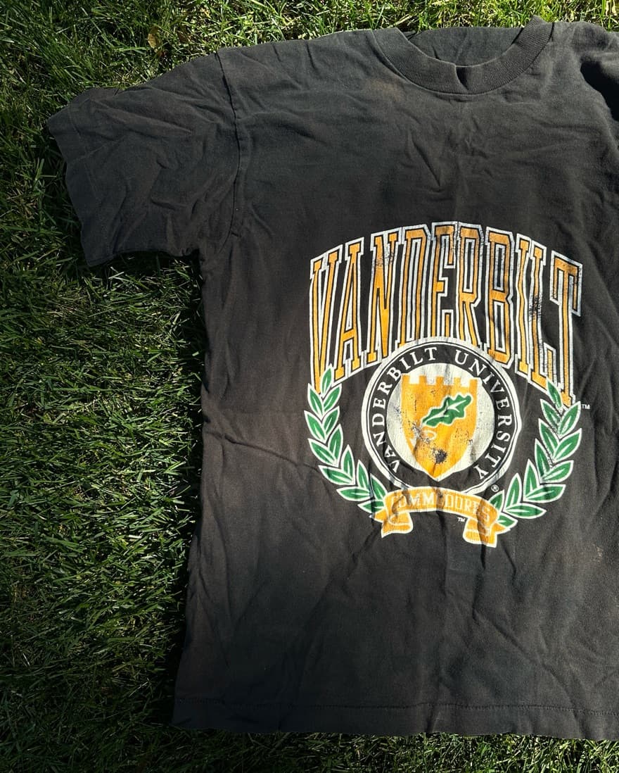 Vandy Vintage Graphic Tee   - Image 2