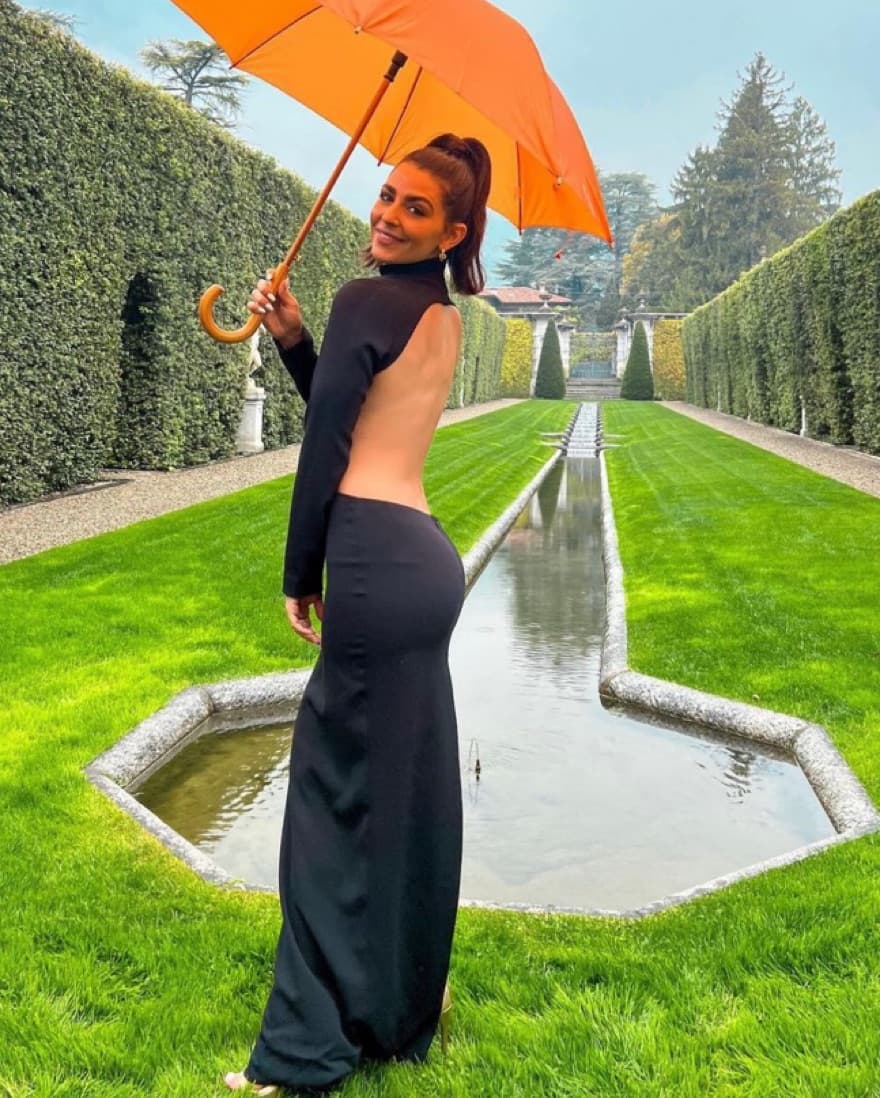 Mônot Open Black Crepe Gown - Image 4