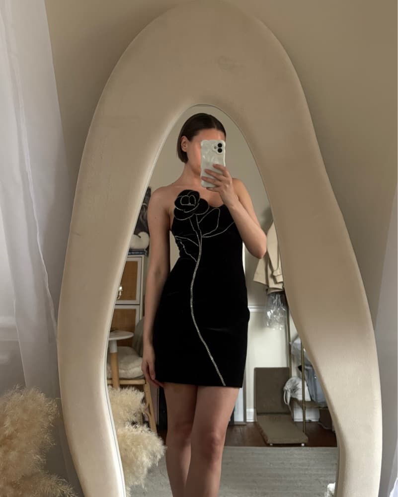 Elegant Black Velvet Mini Dress - Image 2