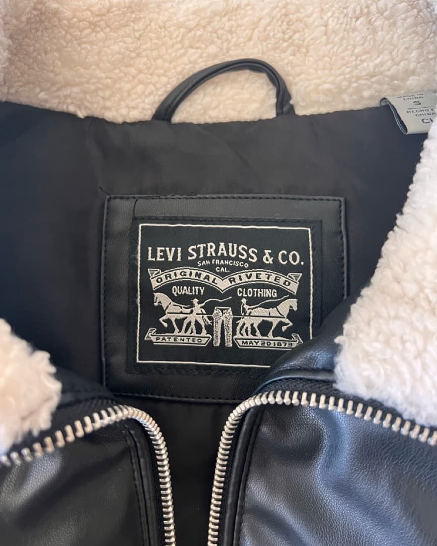 Levis Puffer Jacker - Black and White - Image 1