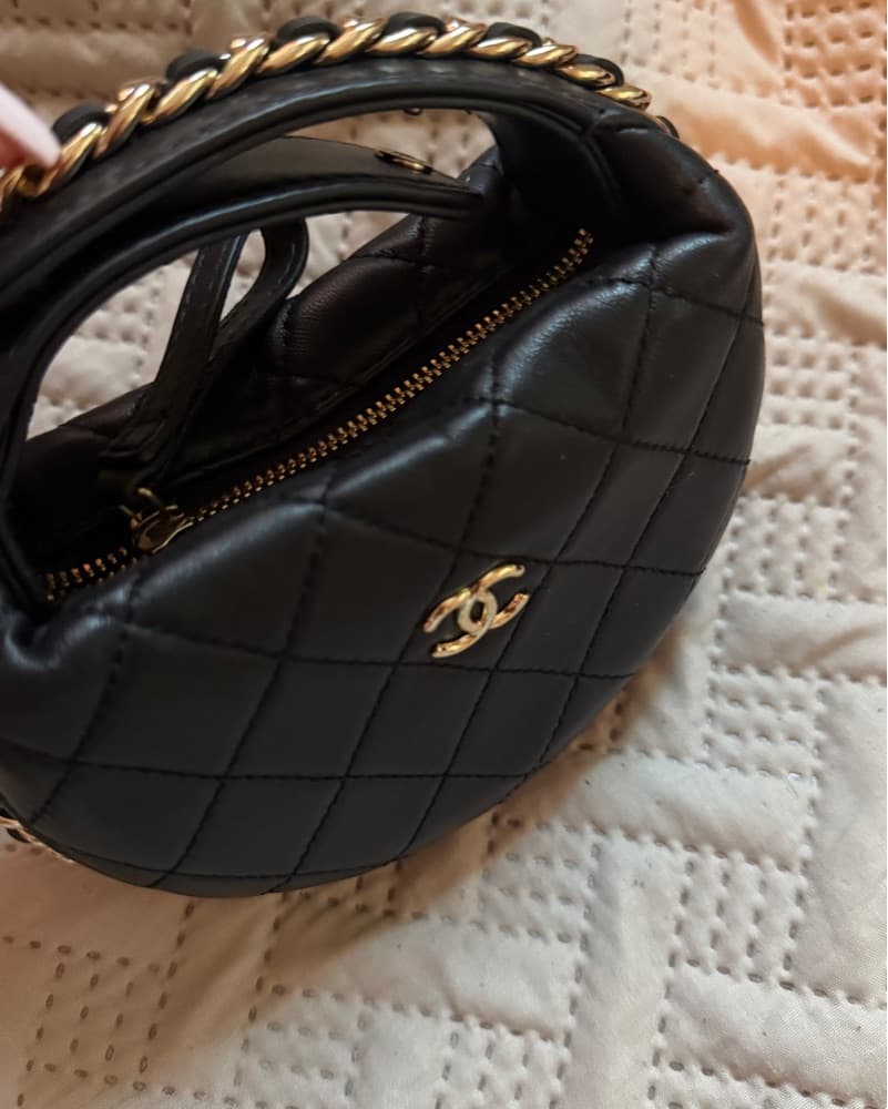 chanel quilted chain around pouch - Image 2