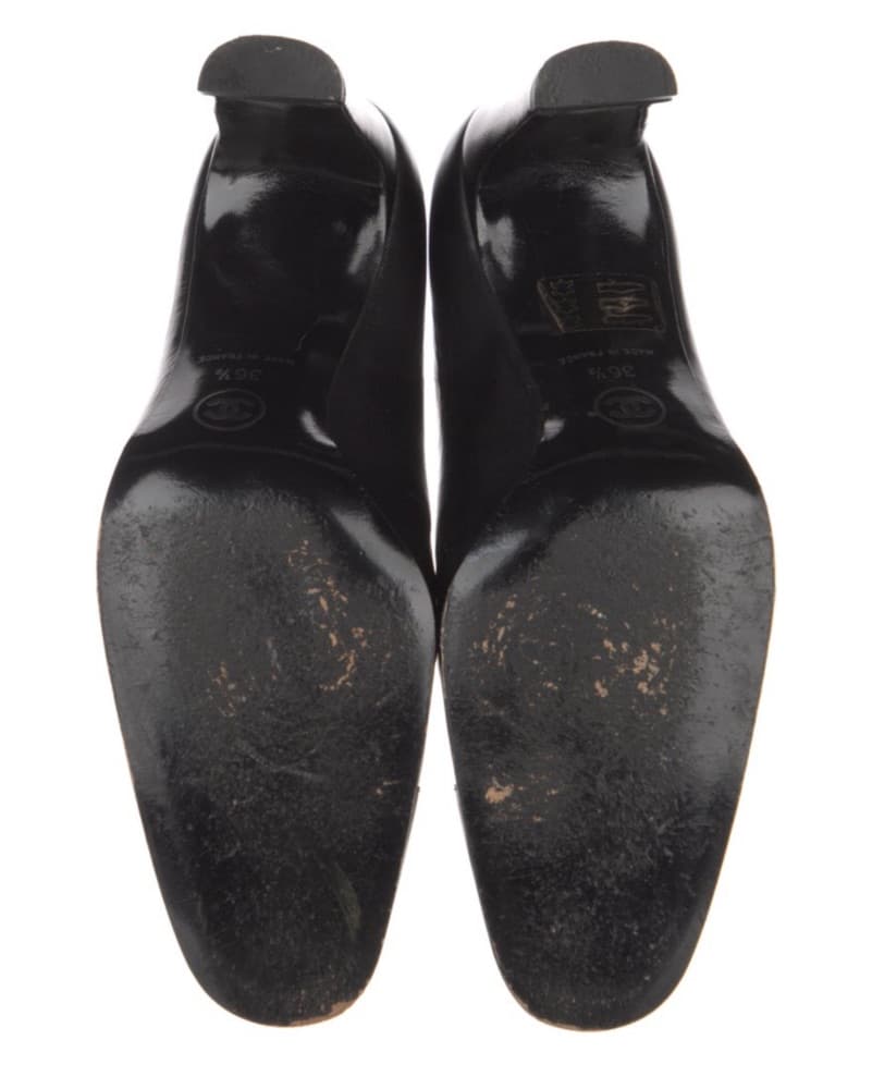 Elegant Chanel Black Pumps - Image 5