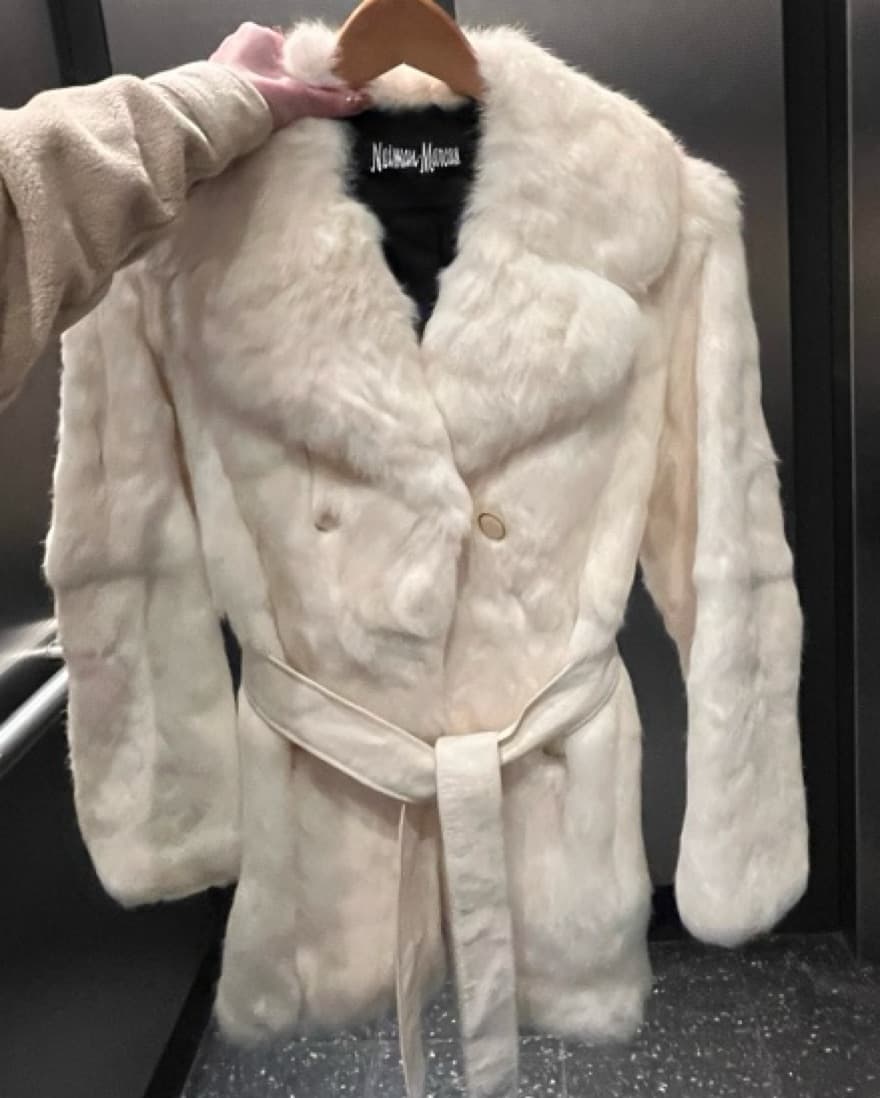 Neiman Marcus White Fur Coat Vintage - Image 6