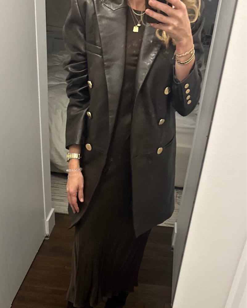 Chic Leather Jacket with Gold Buttons - Image 2