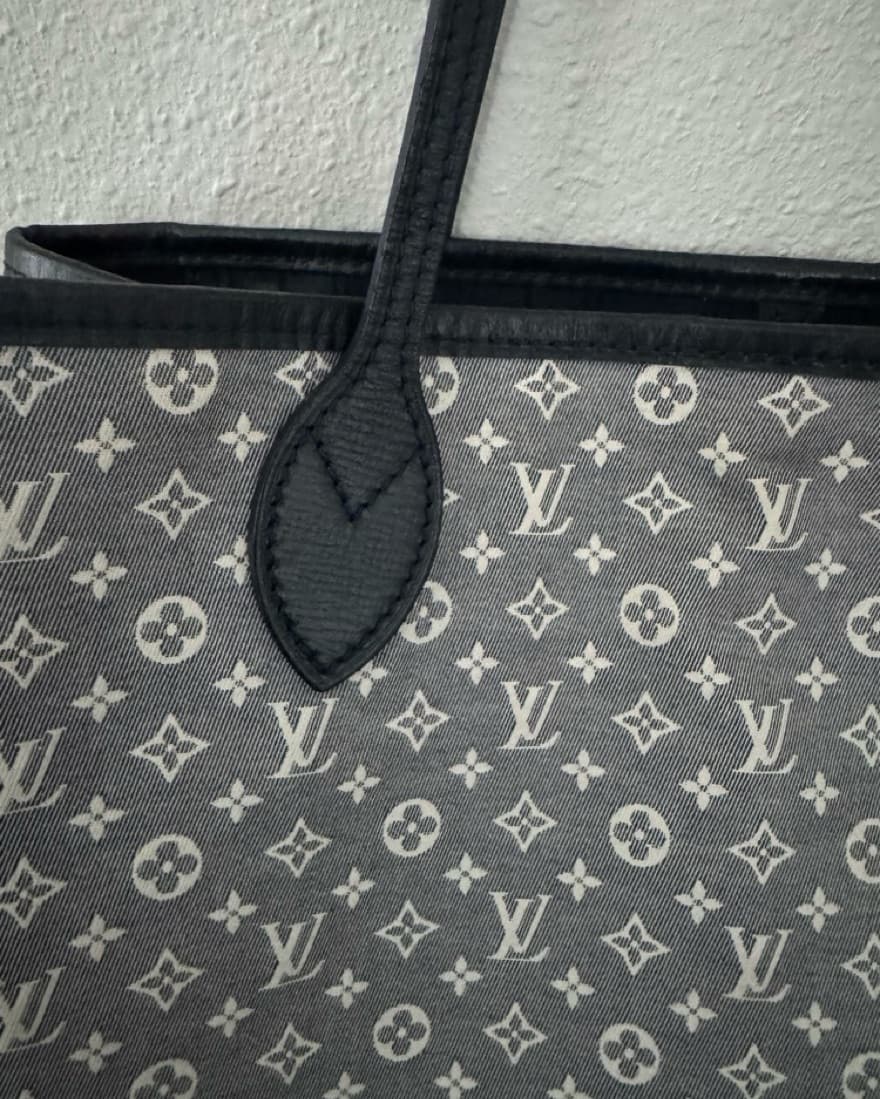 Navy Louis Vuitton Neverfull Bag - Image 3