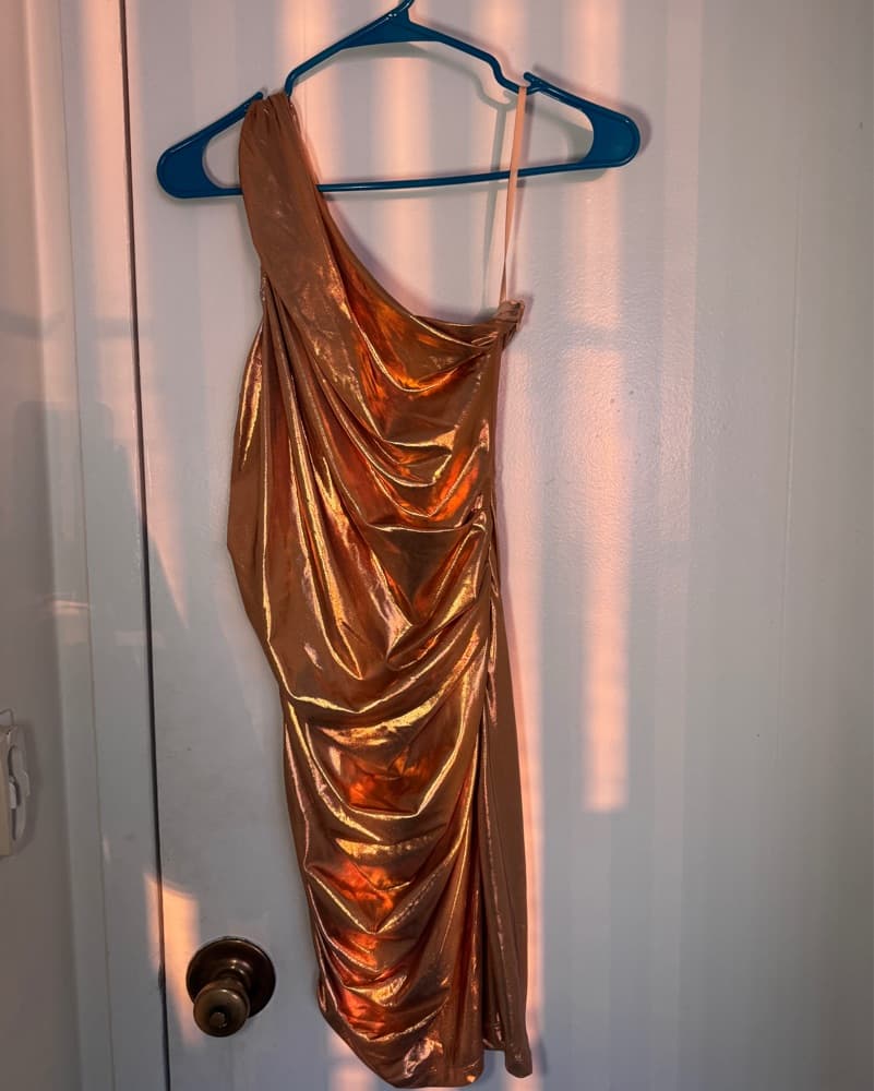 Stunning One-Shoulder Gold Metallic Dress - Image 4