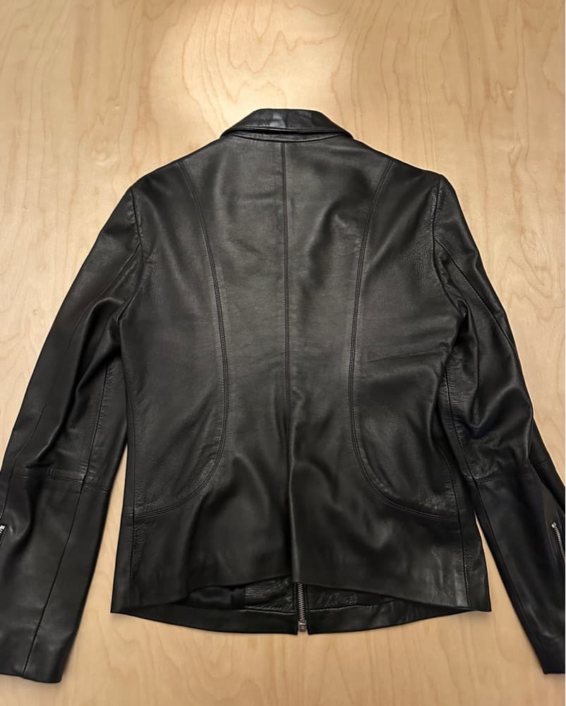 Sleek Black Leather Jacket - Image 3
