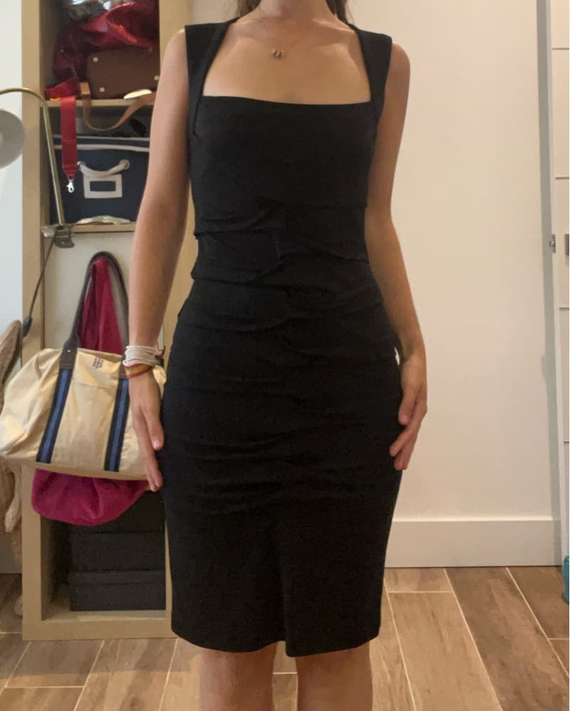 Sleek and Chic Black Bodycon Dress - Image 4