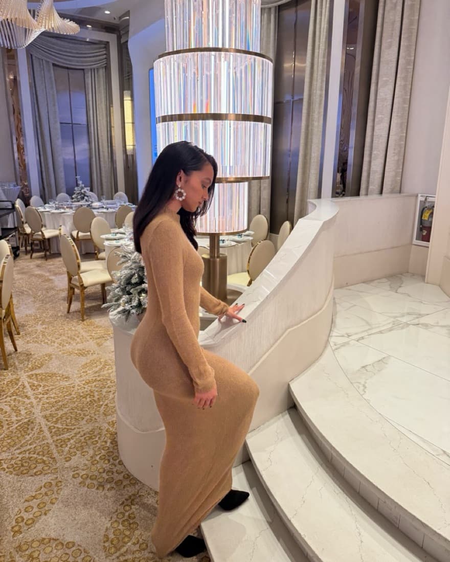 Elegant Camel Knit Maxi Dress - Image 2