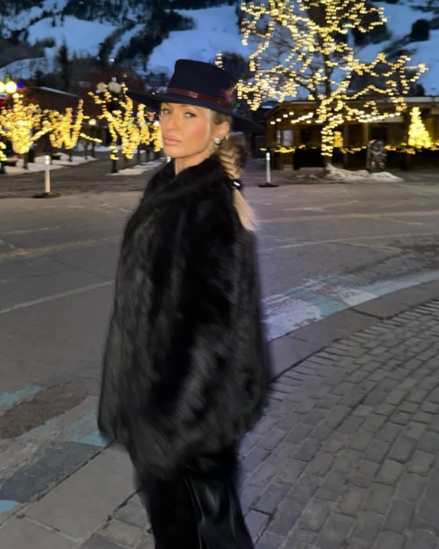 VINTAGE black fox fur coat  - Image 1