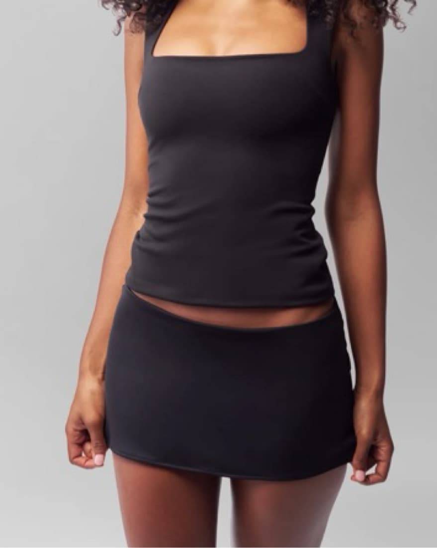 Danielle Guizio Black Mini Skirt - Image 3