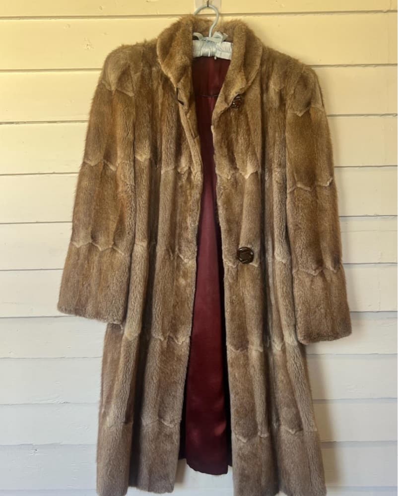 Vintage Long Mink Fur Coat  - Image 3