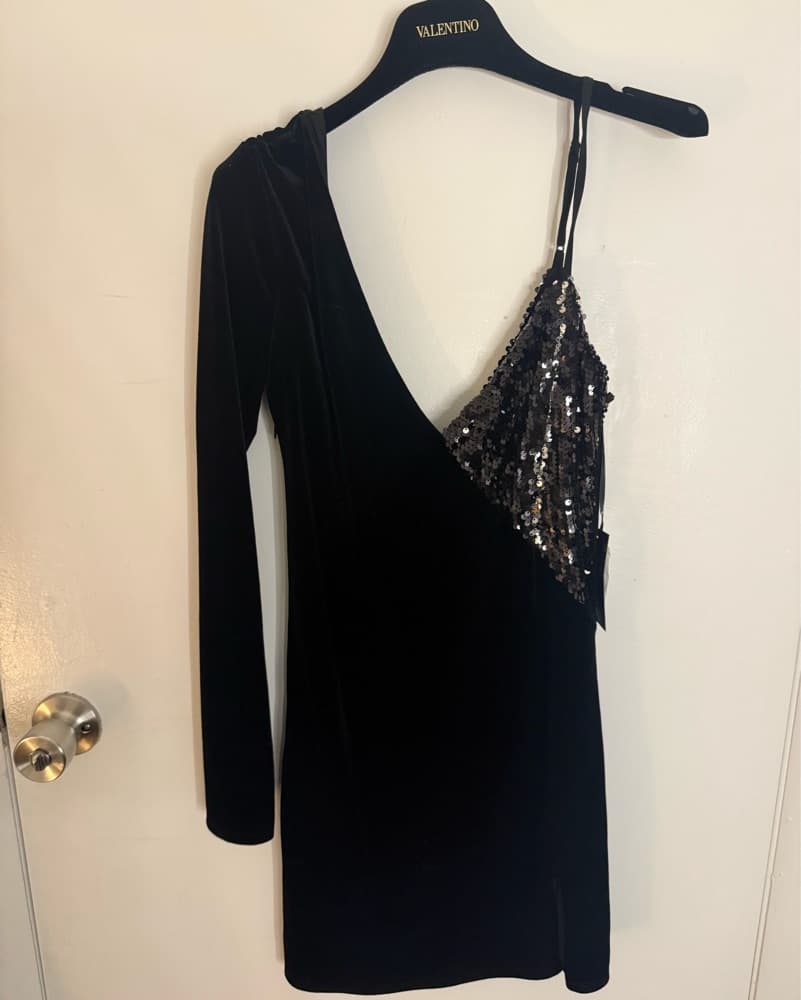 H:ours - Keegan Dress - Mini Black Dress - Image 2