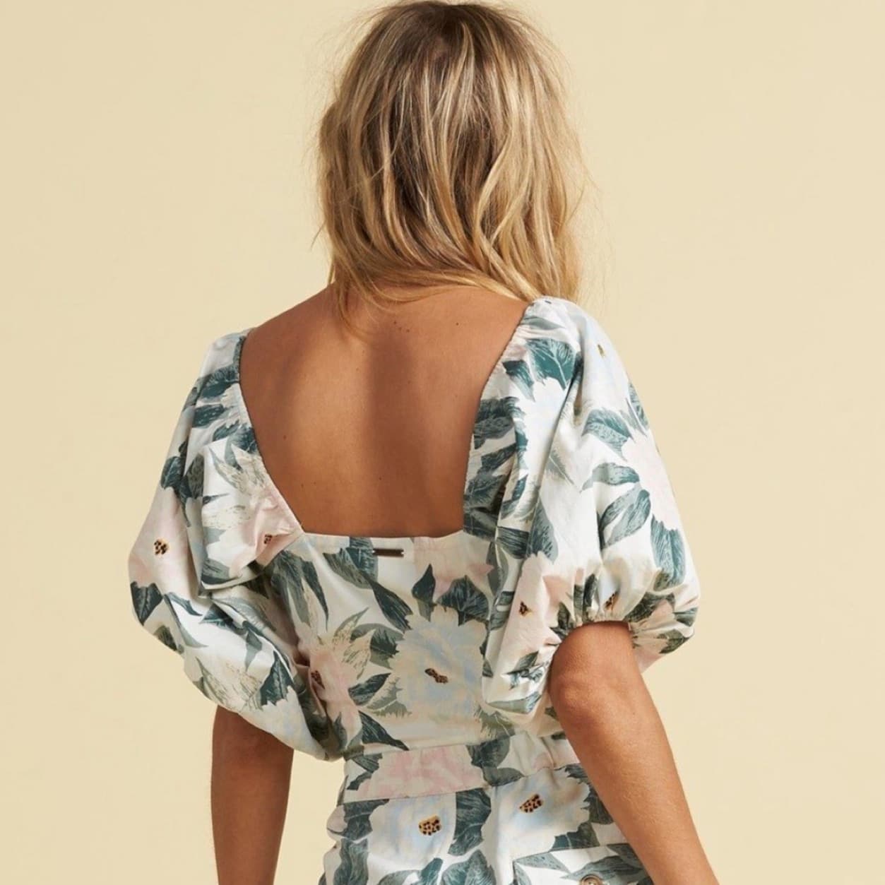 Tropixal Floral Puffy Sleeve Cropped Top - Image 2