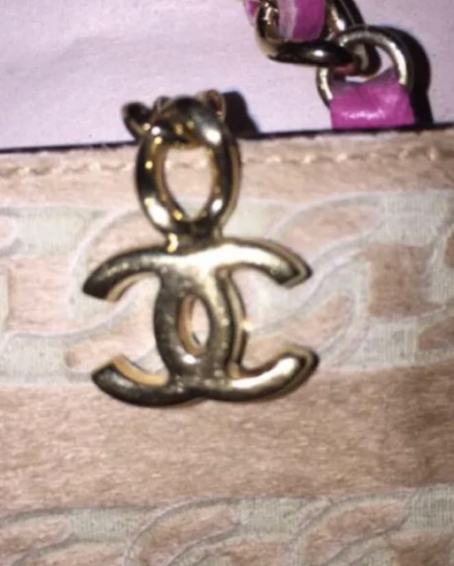 CHANEL carved ponyhide WRISTLET - Image 4