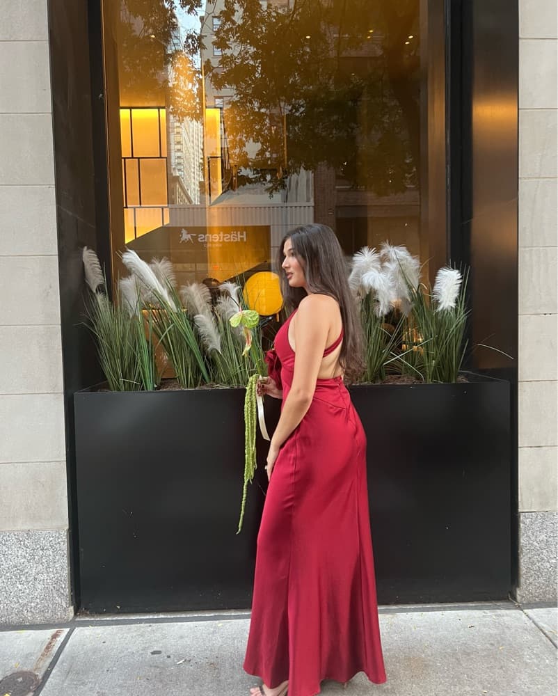 Elegant Red Formal Gown - Image 2