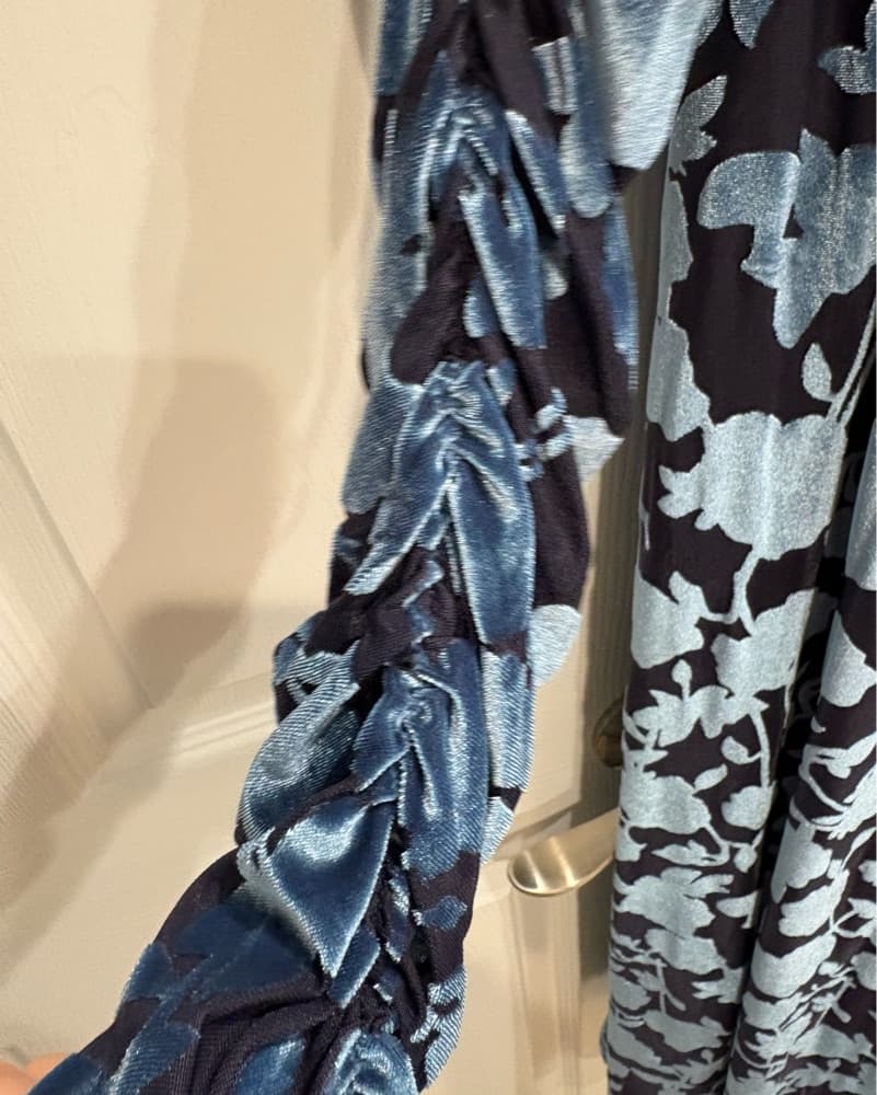 Stine Goya Ellie Velvet Floral Midi Dres - Image 5