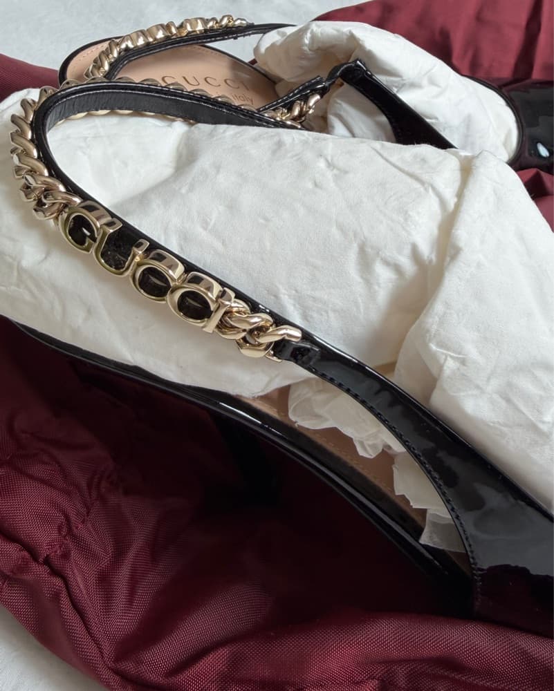Elegant Gucci Patent Leather Size 38 - Image 2