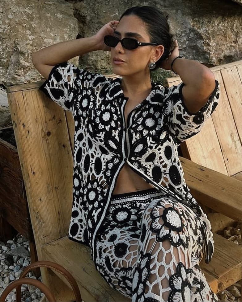 NA-KD Contrast Floral Crochet Set - Image 2