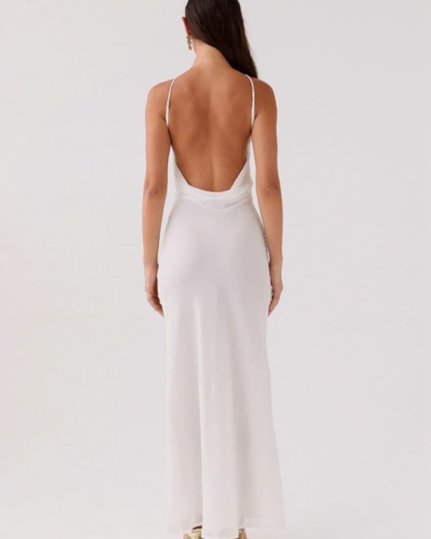 Chic White Backless Maxi Dress - Image 3
