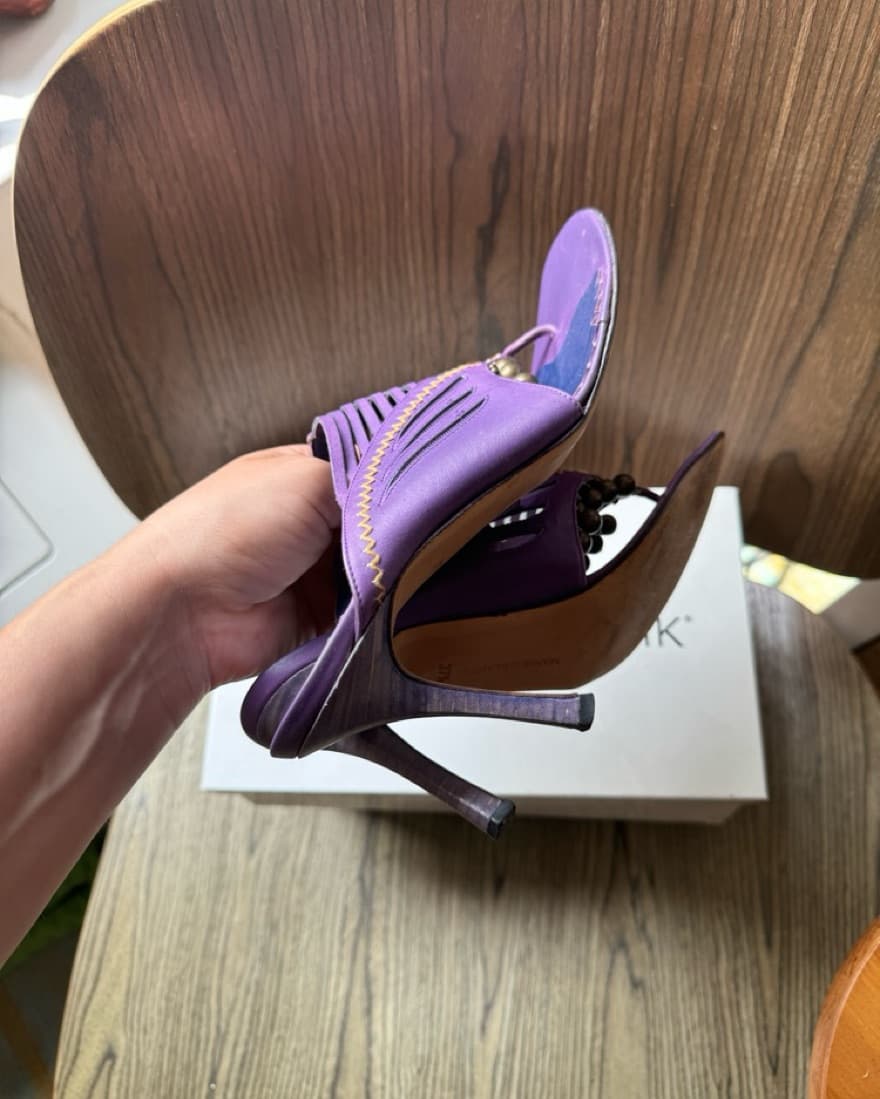 Vintage Y2K Manolo Blahnik Heel - Image 4