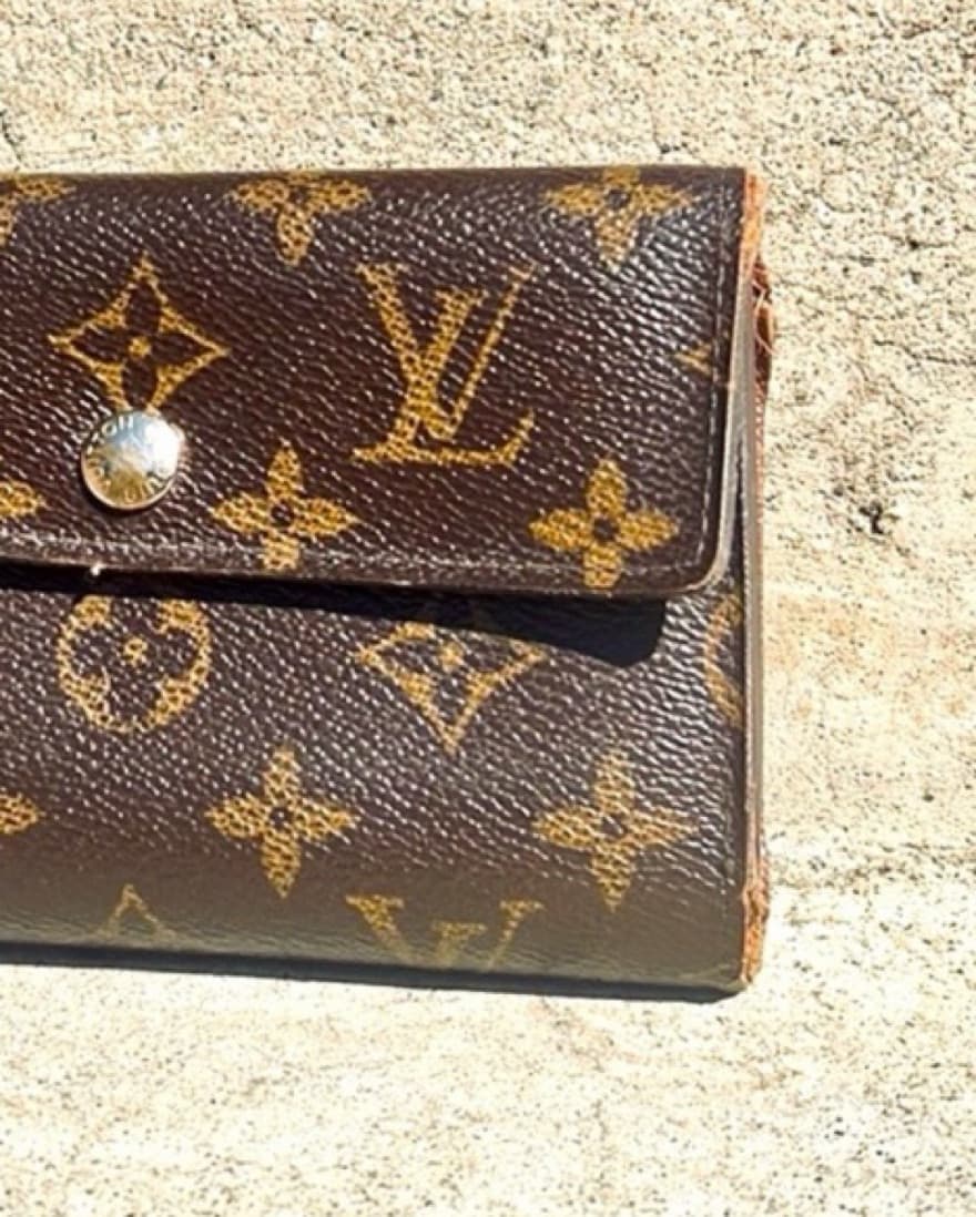 Authentic Stylish Louis Vuitton Wallet - Image 2