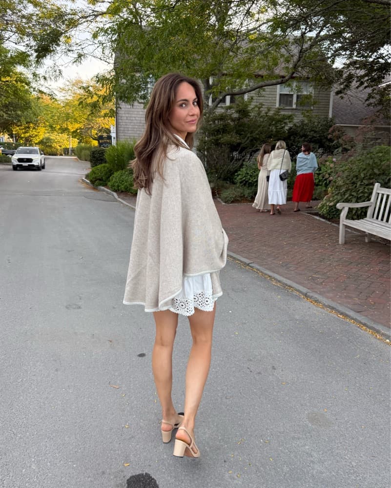 Alice Walk Cape - Image 2
