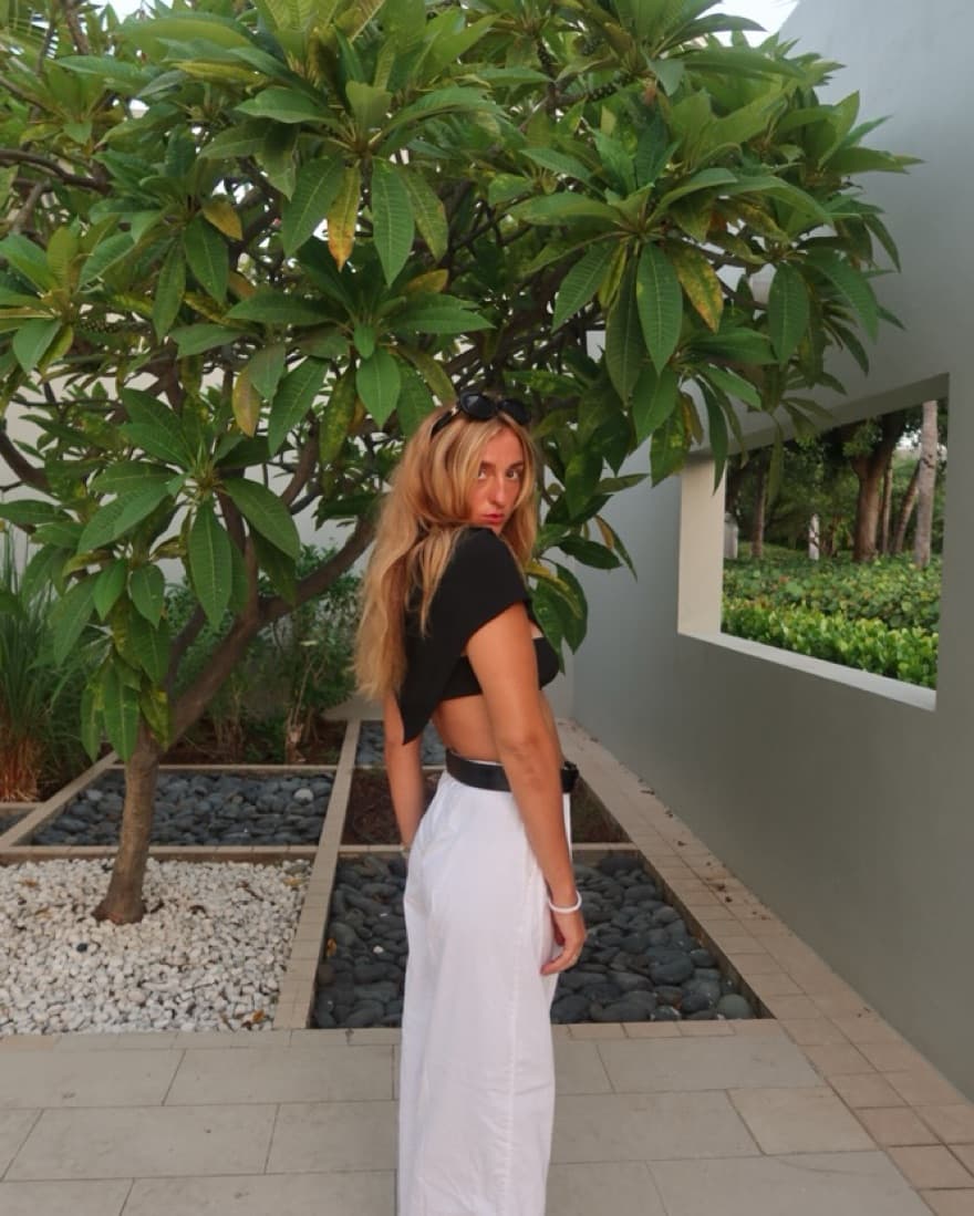 V Cut Top  - Image 3