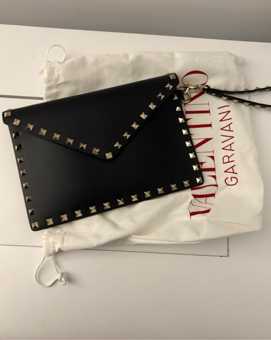 Valentino Rockstud Leather Clut - Image 3