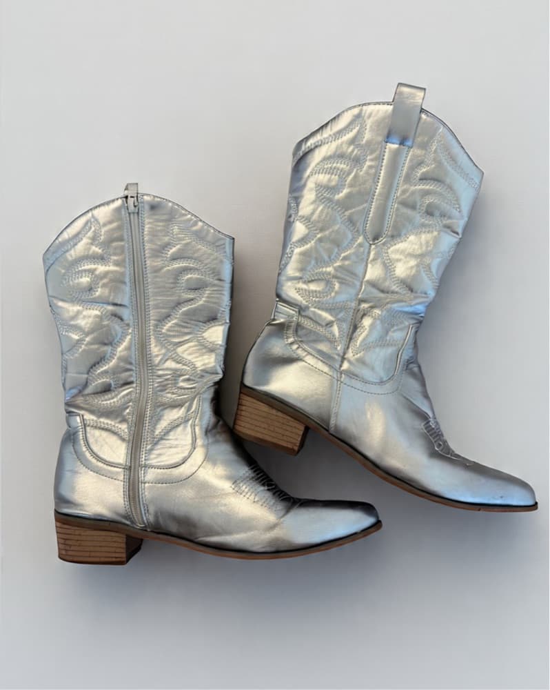 Stunning silver metallic cowgirl boots - Image 1