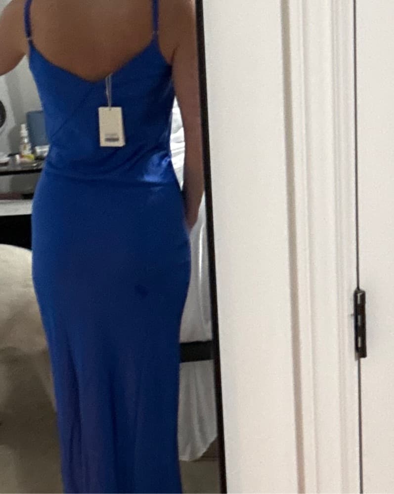 Sleek Cobalt Blue Formal Dress - Image 2