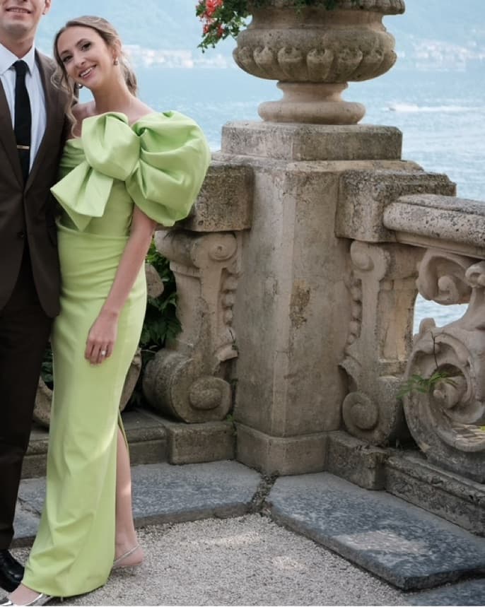 Elegant Green One-Shoulder Gown - Image 2