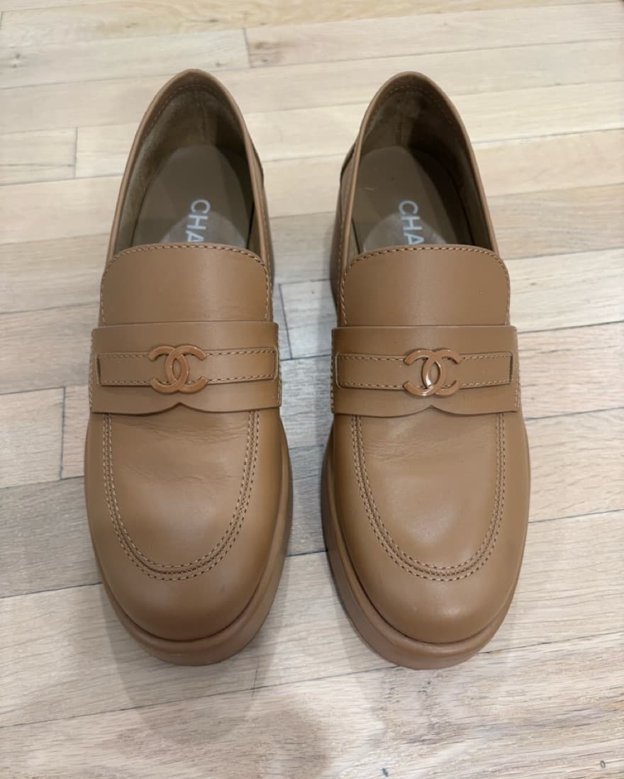 Chanel Beige Leather Platform Loafers - Image 4