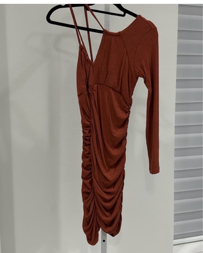 Ruched One-Shoulder Bodycon Dress - Image 3