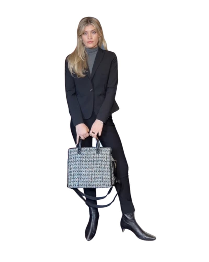 professional outfit for headshots - Image 1