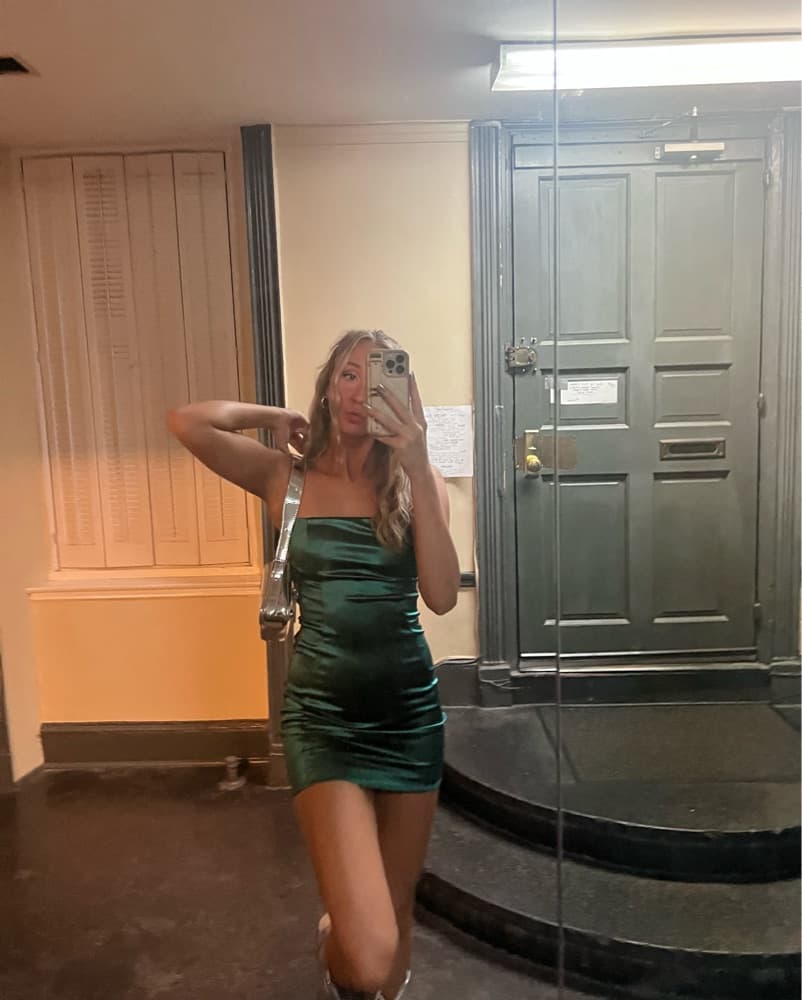 Flattering satin  - Image 1