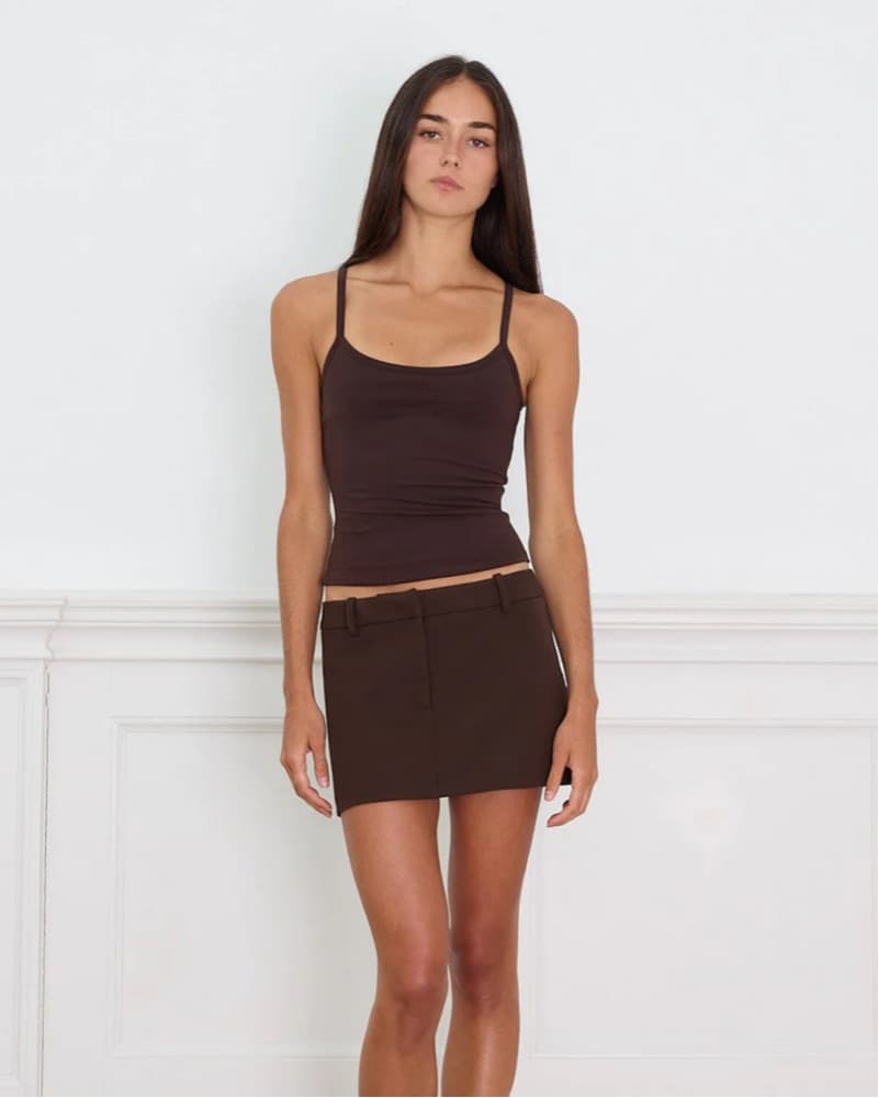 Sleek and Sophisticated Brown Blazer Set - Image 3