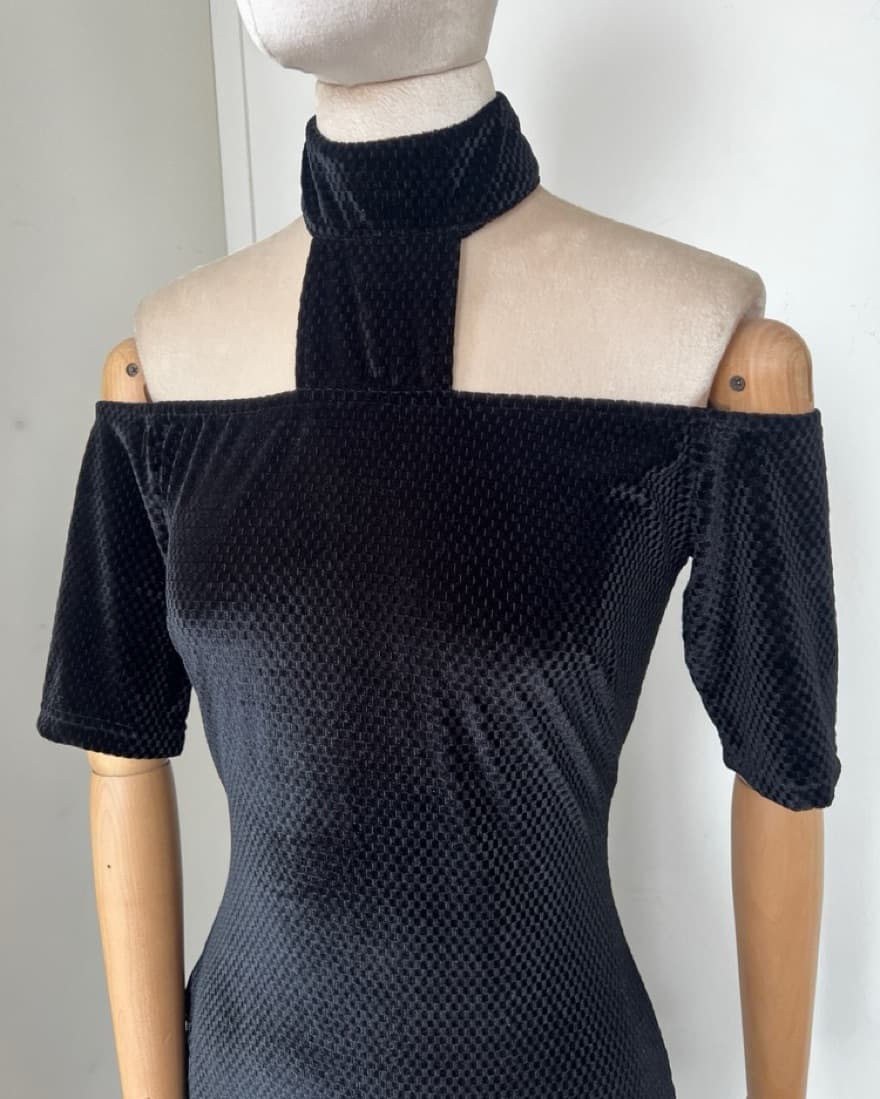 Stunning Velvet Halter Midi Dress - Image 3