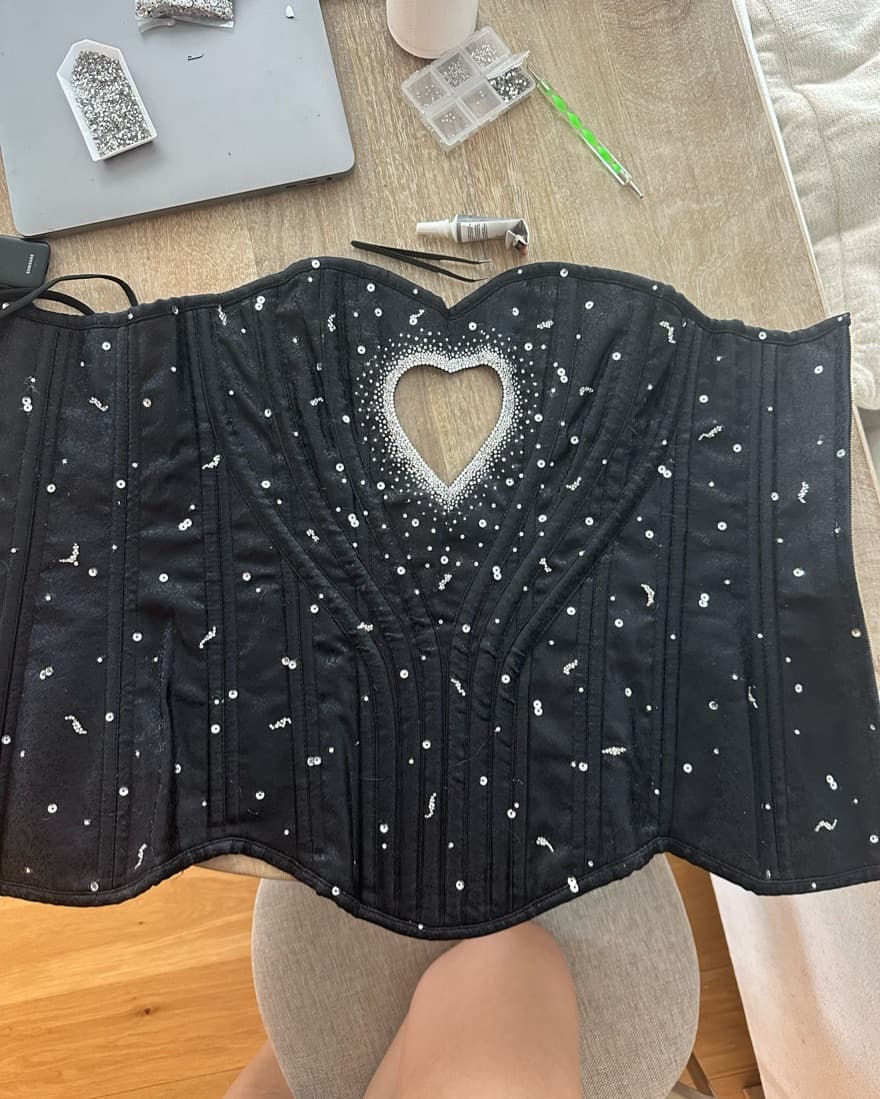 Sabrina Carpenter Heart Cutout Corset - Image 4
