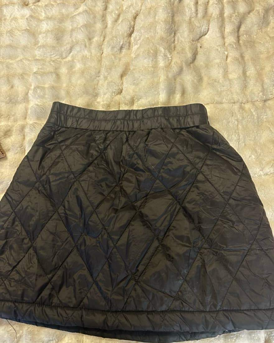 Stylish Black Puffer Skirt - Image 4