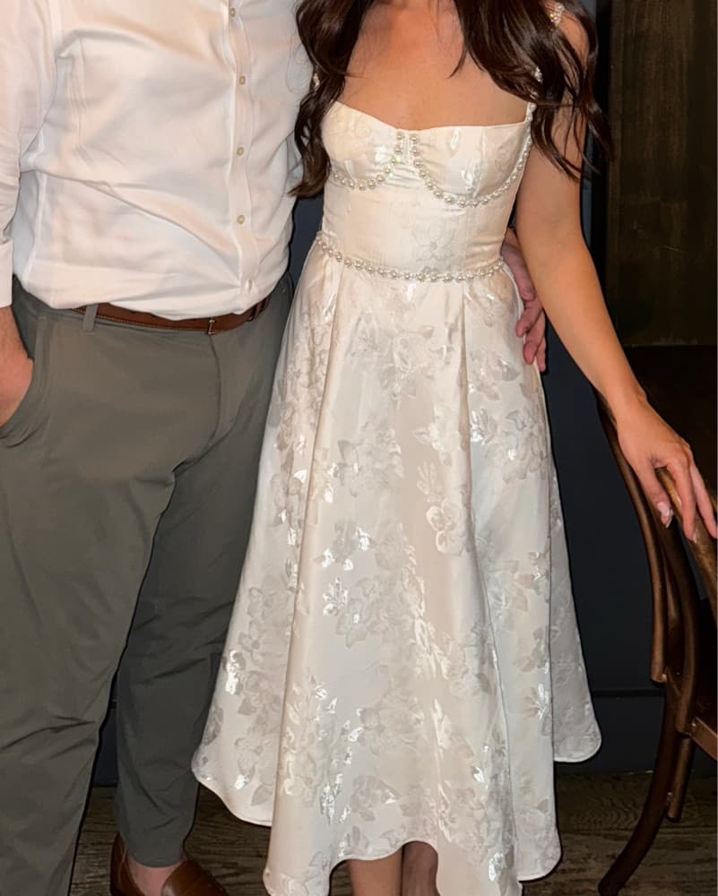 Chic Floral Lace Midi Dress - Image 3
