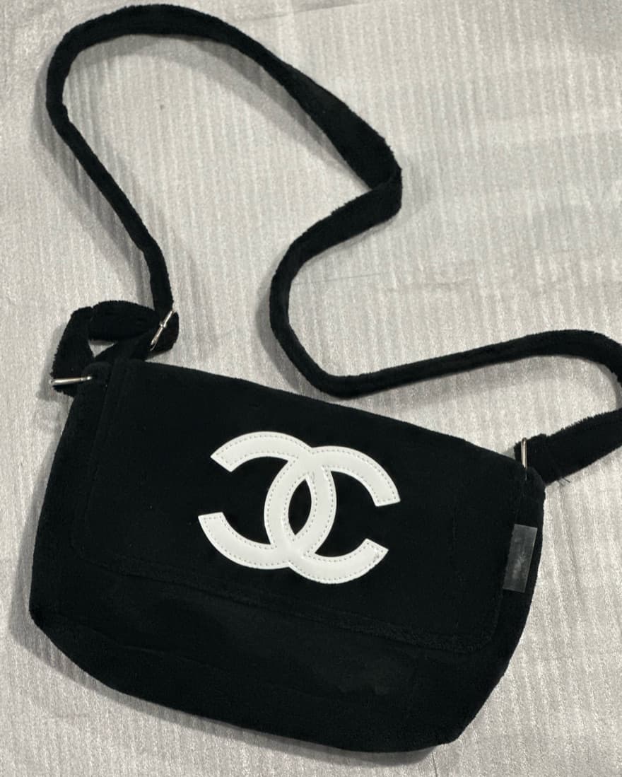 Chanel Crossbody  - Image 5
