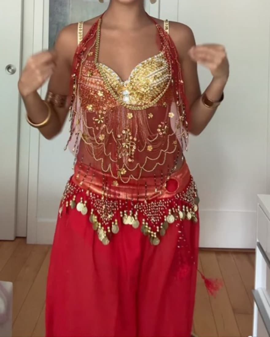 Red jasmine Costume  - Image 3